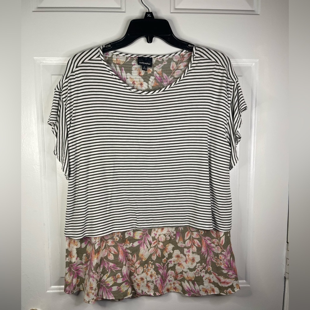 Wallpapher multi pattern short sleeve‎ blouse.